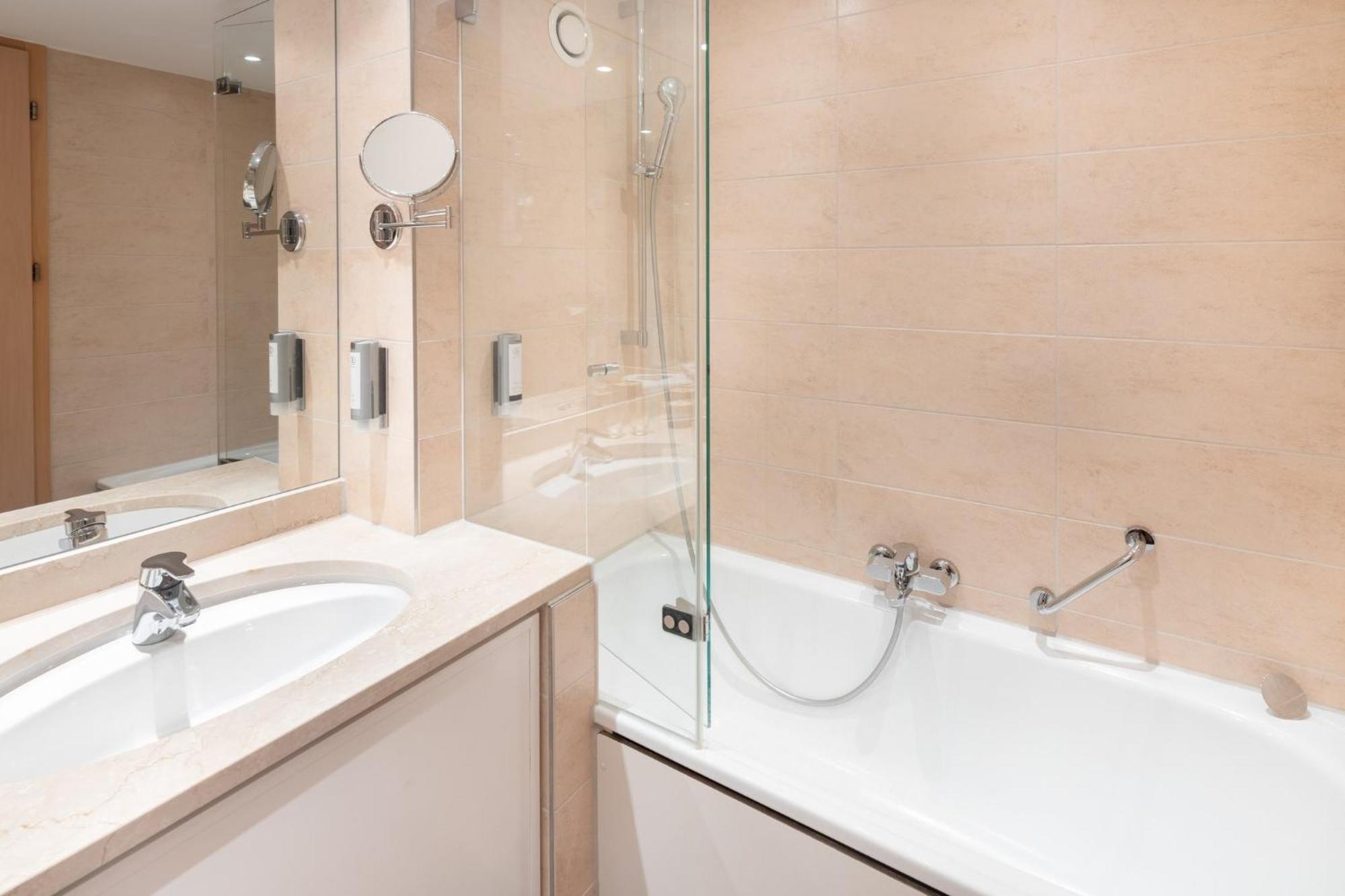 One-Bedroom Suite,1672560582:JPEG
